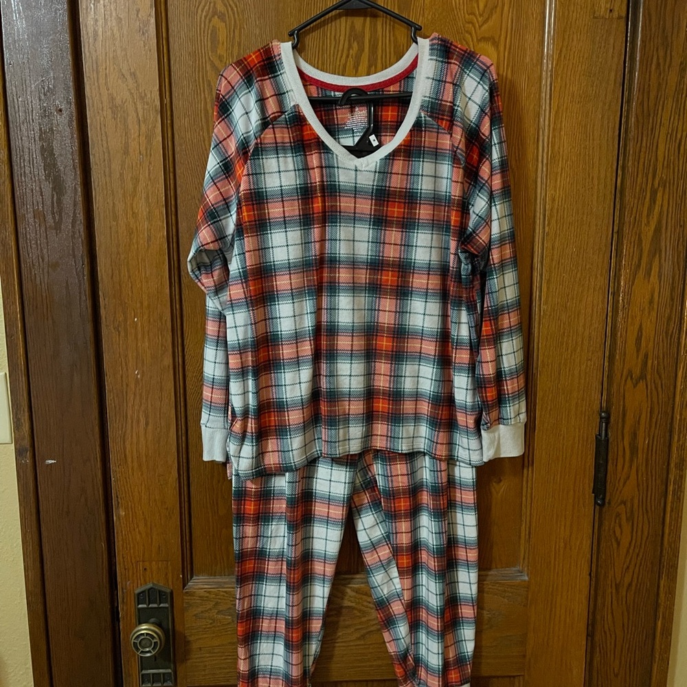 🎄Super Soft Red & Green Plaid Pajamas